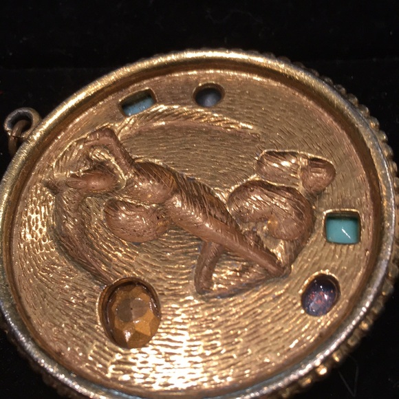 Vintage Brass Medallion with gemstones of St. George slaying the Dragon - Picture 3 of 4